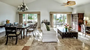 Royal Hideaway Playacar
