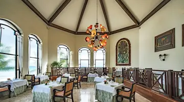 Royal Hideaway Playacar