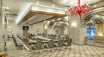 Royal Holiday Palace