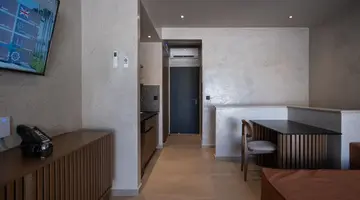 Royal Hotel and Suites
