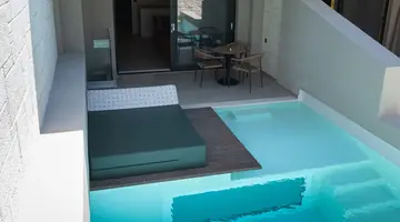 Royal Hotel and Suites