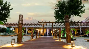 Royal Hotel and Suites