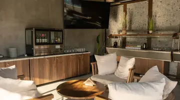 Royal Hotel and Suites