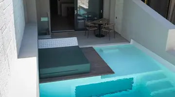 Royal Hotel and Suites
