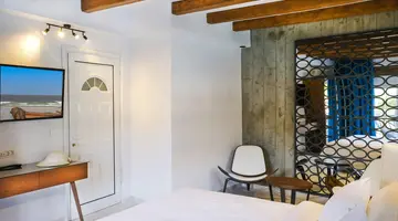 Royal Hotel and Suites
