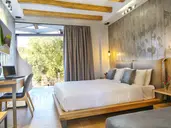 Royal Hotel and Suites
