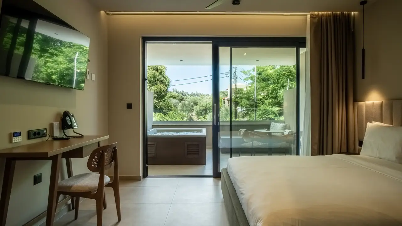 Royal Hotel and Suites