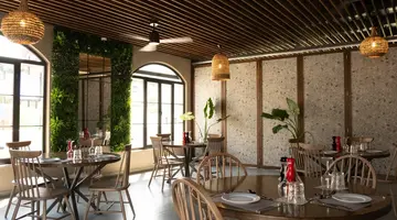 Royal Hotel and Suites