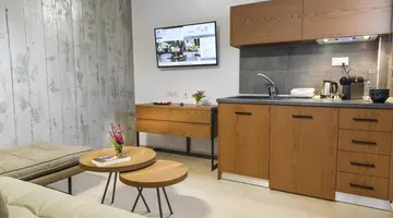 Royal Hotel and Suites