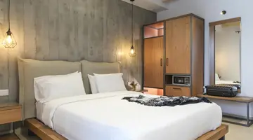 Royal Hotel and Suites