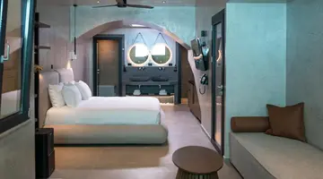 Royal Hotel and Suites