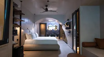 Royal Hotel and Suites
