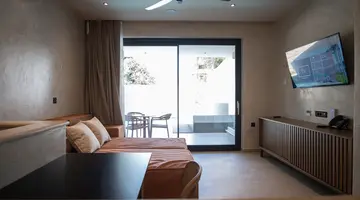 Royal Hotel and Suites
