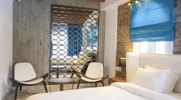 Royal Hotel and Suites