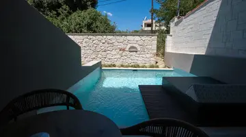 Royal Hotel and Suites
