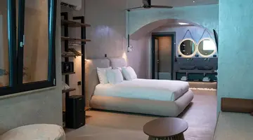 Royal Hotel and Suites