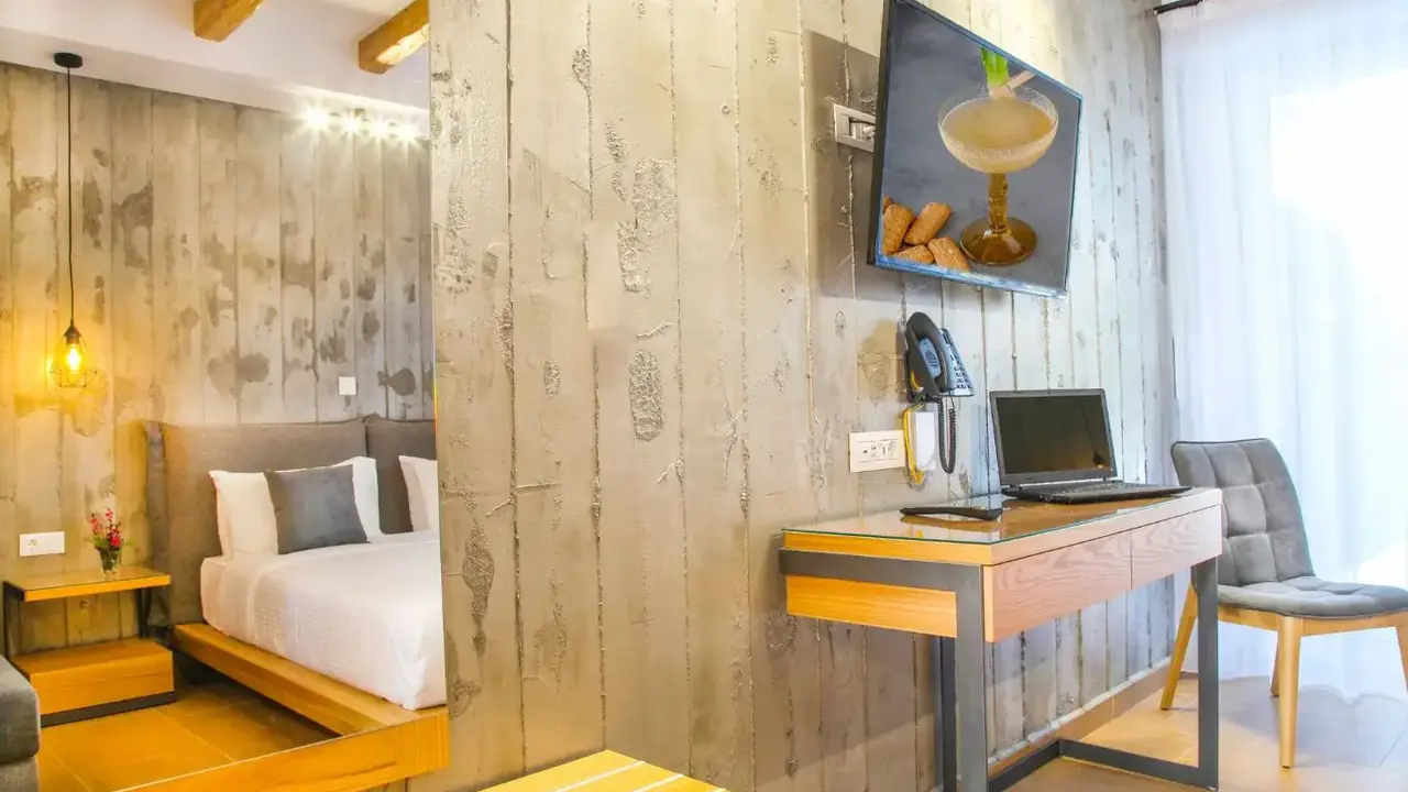 Royal Hotel and Suites
