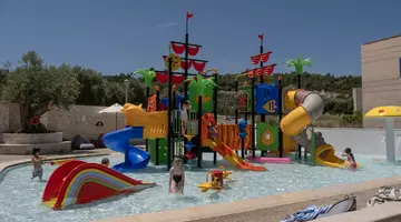 Royal Hotel and Suites