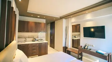 Royal Hotel and Suites