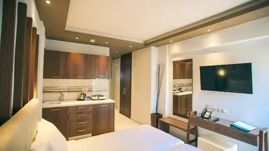 Royal Hotel and Suites