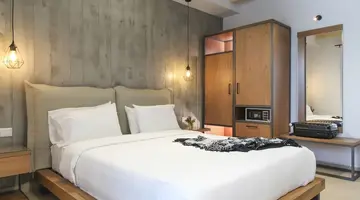 Royal Hotel and Suites