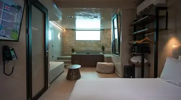 Royal Hotel and Suites