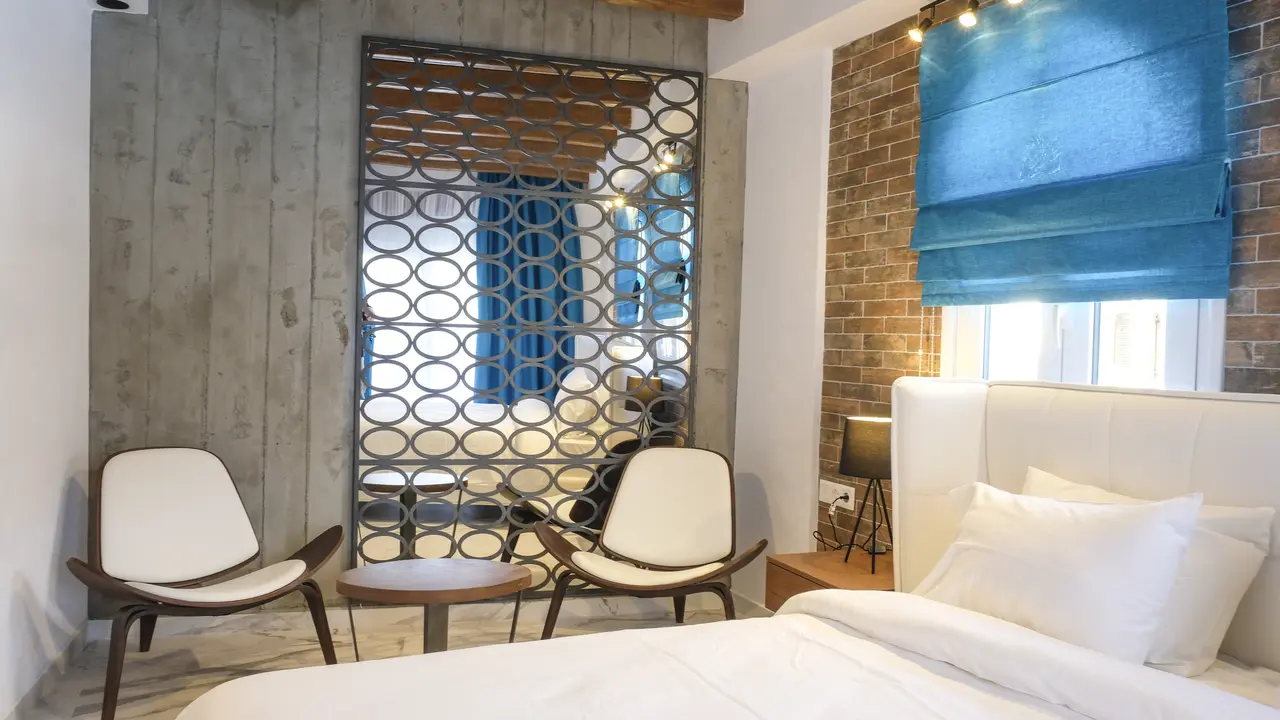 Royal Hotel and Suites
