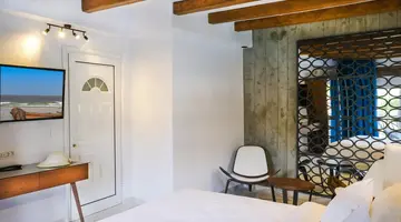 Royal Hotel and Suites