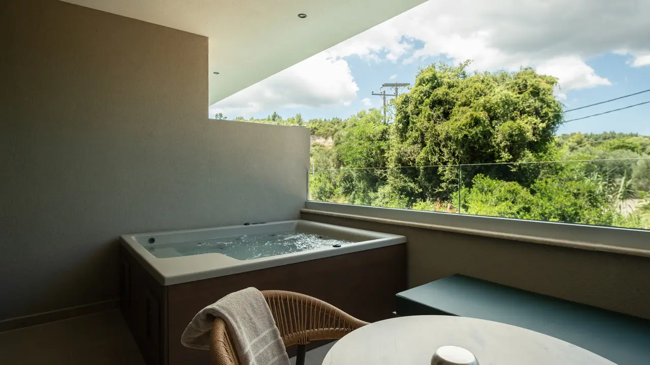 Royal Hotel and Suites