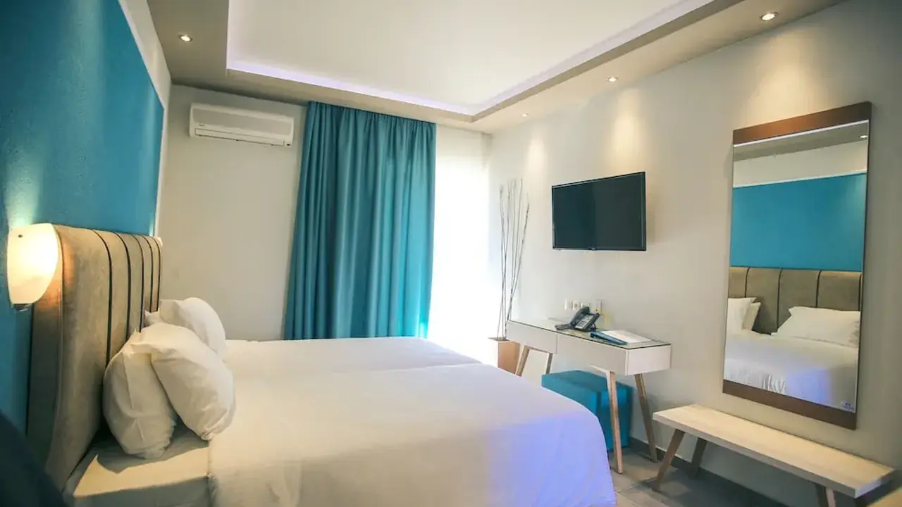 Royal Hotel and Suites