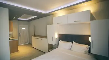 Royal Hotel and Suites