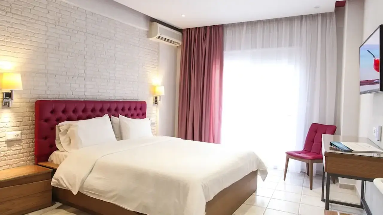 Royal Hotel and Suites