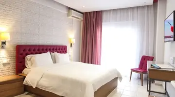 Royal Hotel and Suites