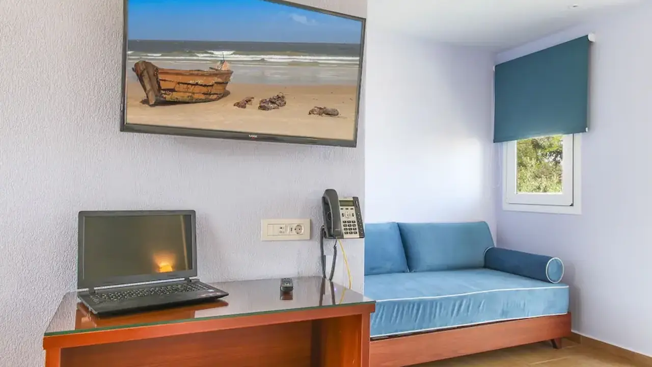 Royal Hotel and Suites