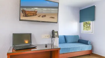 Royal Hotel and Suites