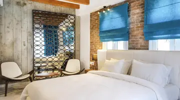 Royal Hotel and Suites