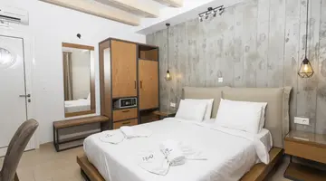 Royal Hotel and Suites