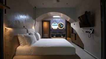 Royal Hotel and Suites