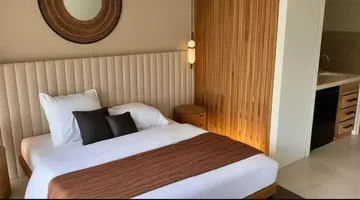 Royal Hotel and Suites