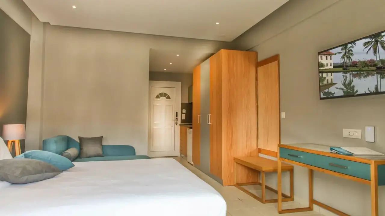 Royal Hotel and Suites