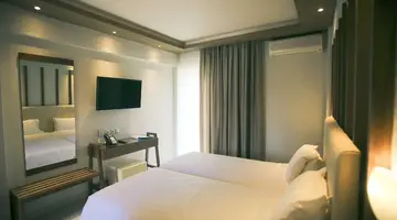 Royal Hotel and Suites