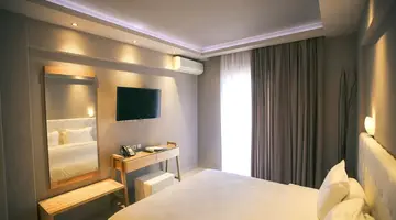 Royal Hotel and Suites