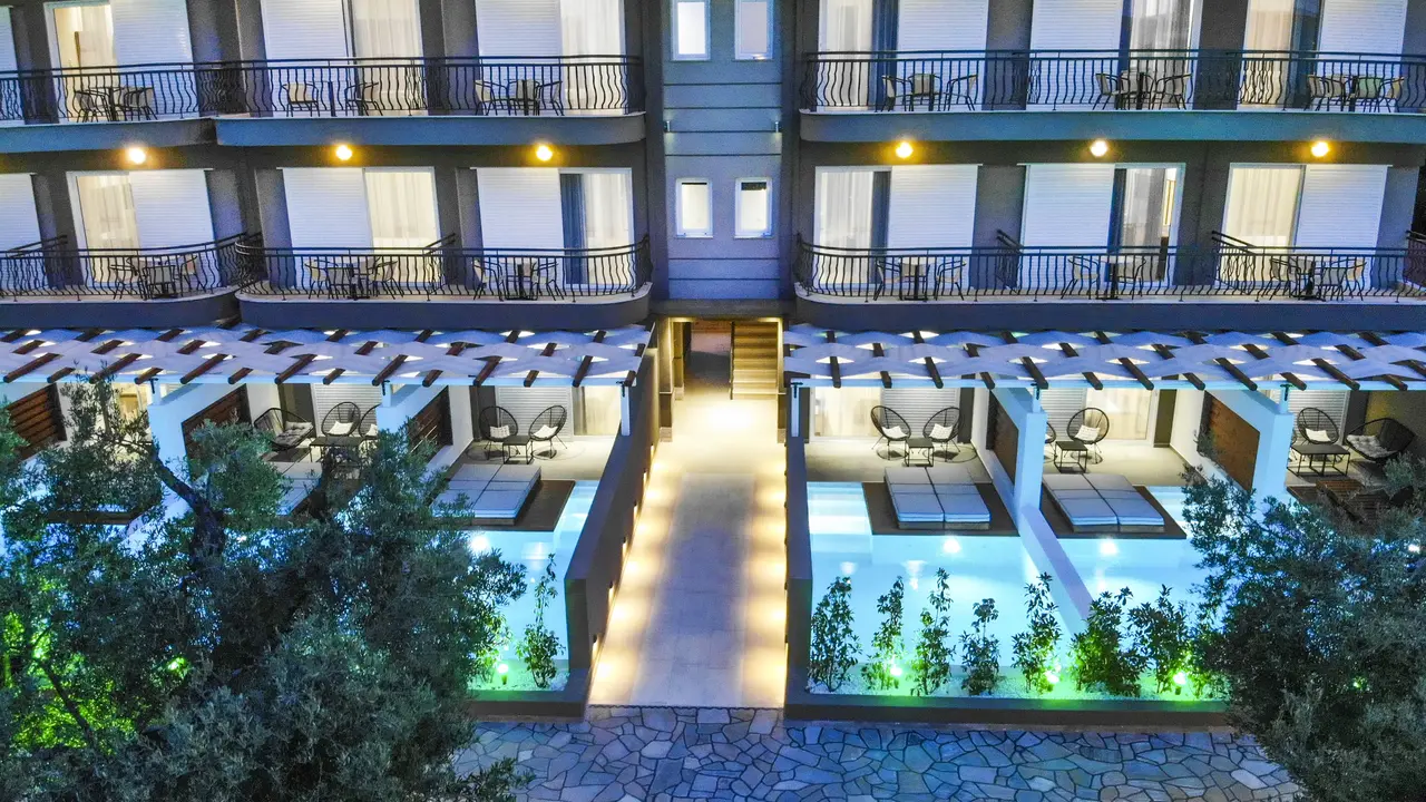 Royal Hotel and Suites