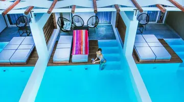 Royal Hotel and Suites