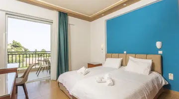 Royal Hotel and Suites