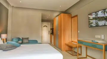 Royal Hotel and Suites