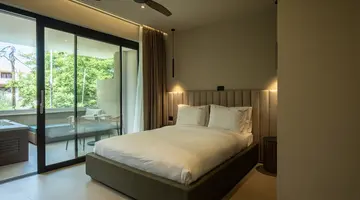 Royal Hotel and Suites