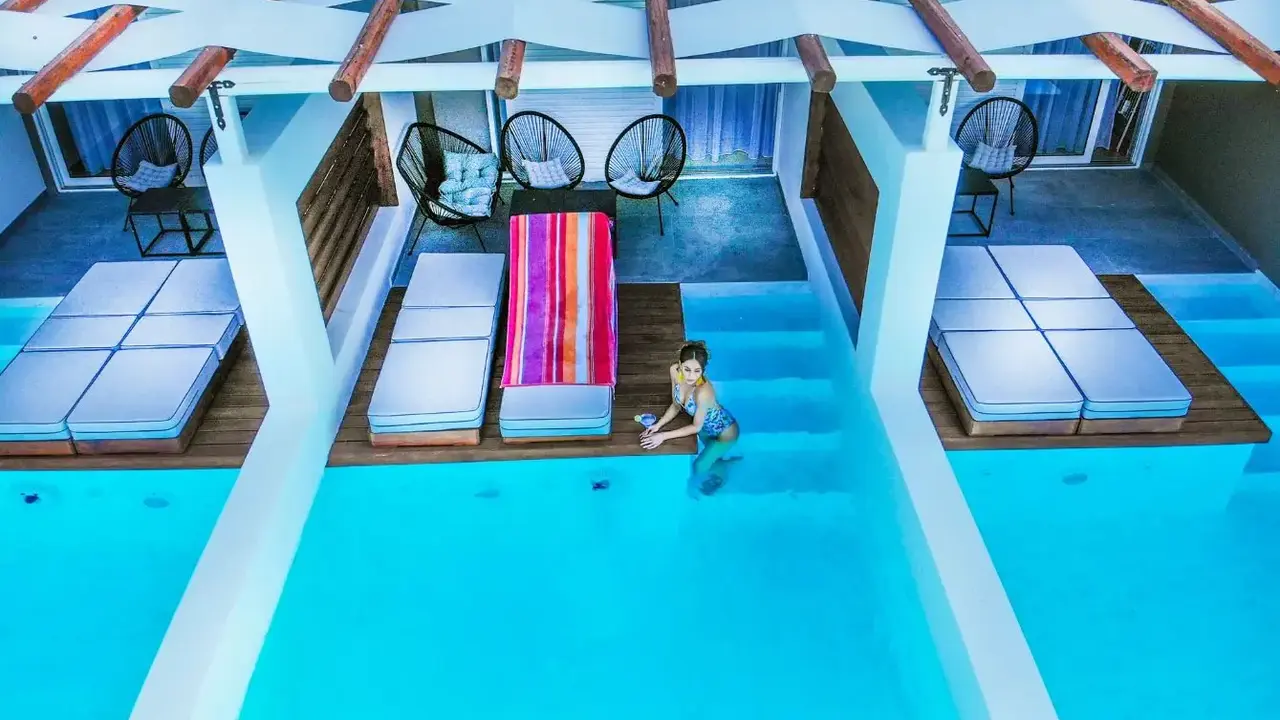 Royal Hotel and Suites