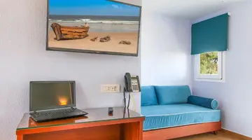 Royal Hotel and Suites