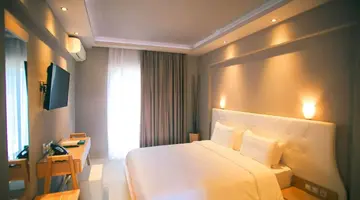 Royal Hotel and Suites